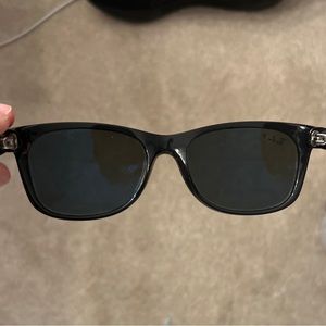 Ray-Ban New Wayfarer RB2132 - Polarized